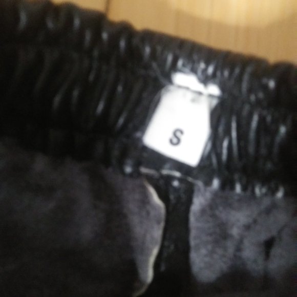 Black leather shorts small elastic waist small - Picture 3 of 11